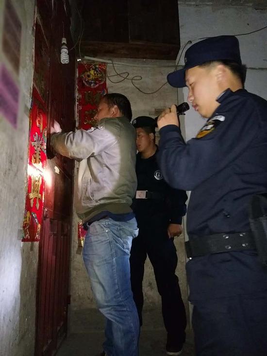 牡丹江粗心妈妈误将幼女锁家中 